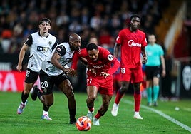 Dónde ver Valencia - Sevilla: canal de TV y streaming online del partido de LaLiga EA Sports 2025-2026