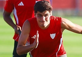 Lesión muscular para Juanlu y media docena de bajas en el Sevilla para la visita a Valencia