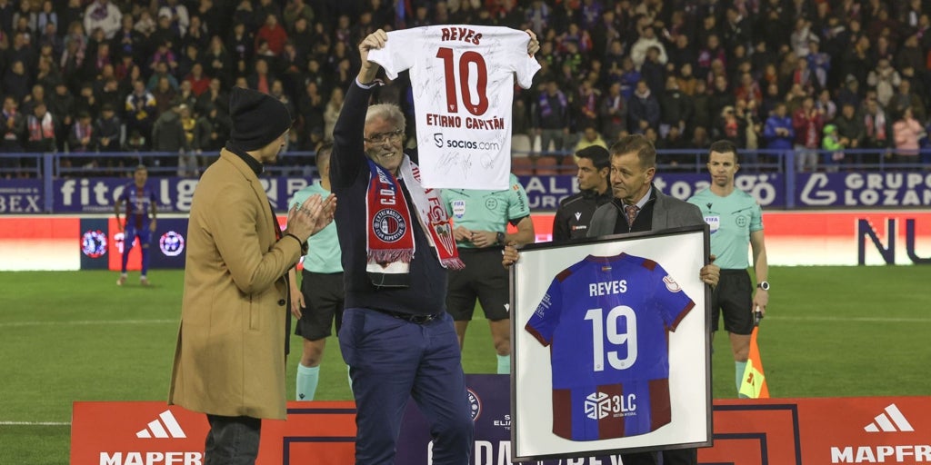 Emotivo homenaje a José Antonio Reyes en el Extremadura - Sevilla FC