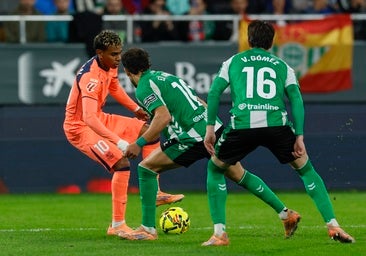 Un Betis sin defensa se diluye ante un Barcelona que se paseó por la Cartuja (3-5)