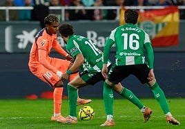 Un Betis sin defensa se diluye ante un Barcelona que se paseó por la Cartuja (3-5)
