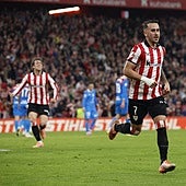 Berenguer celebra el gol que ha dado la victoria al Athletic de Bilbao frente a los de Simeone en San Mamés