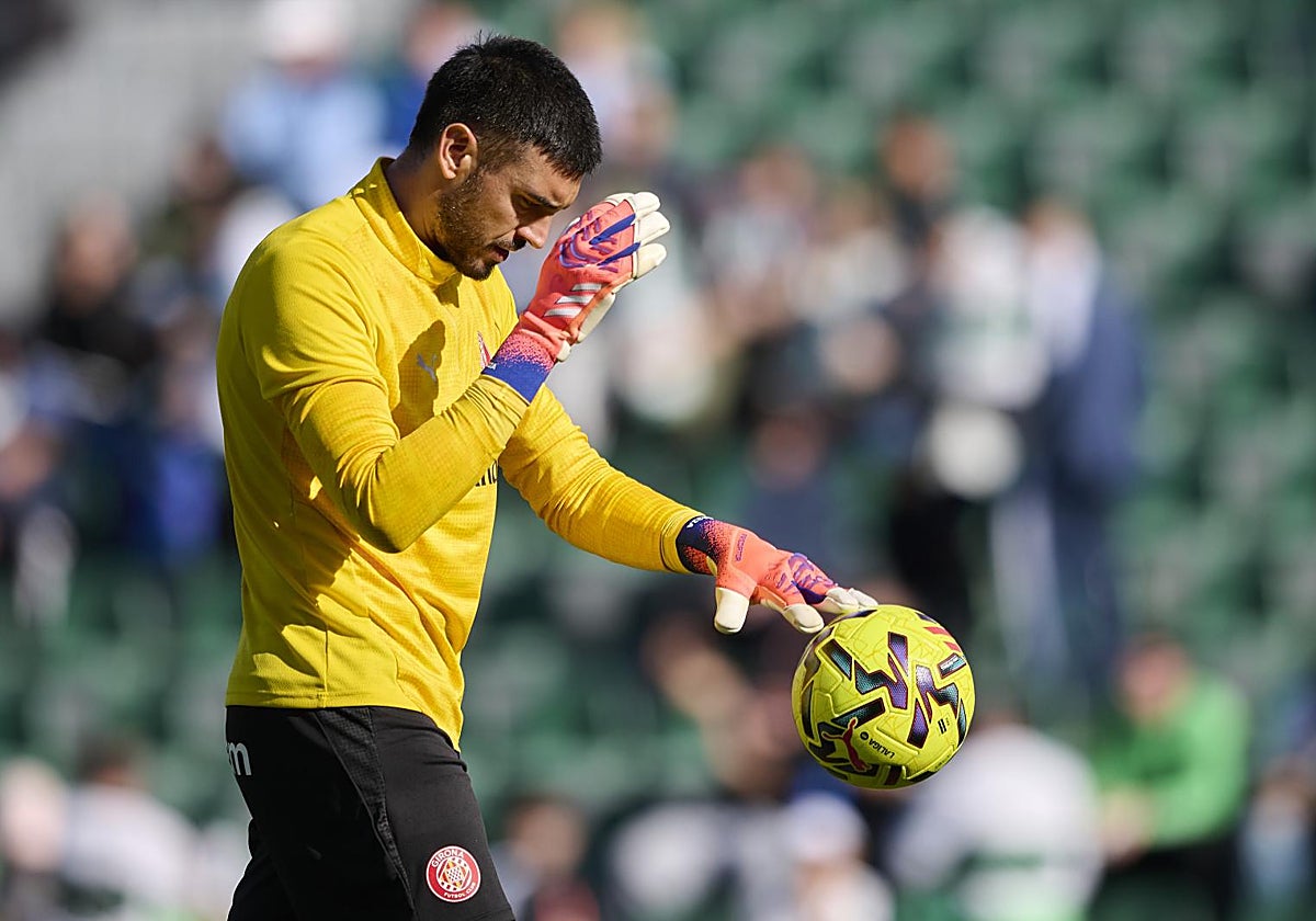 Gazzaniga, durante el calentamiento previo al partido de Elche
