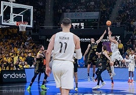 Vuelve el increíble Llull para darle el triunfo al Madrid en Tenerife en el último segundo