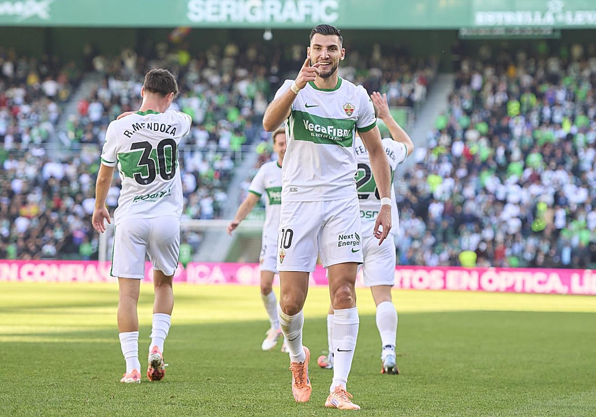 Doblete y recado de Rafa Mir: «Estoy contento por la gente que apostó por mí en un momento complicado»