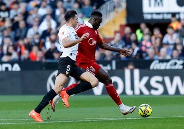 Sevilla FC: El nivel de Akor remarca la necesidad de un '9' en el mercado invernal