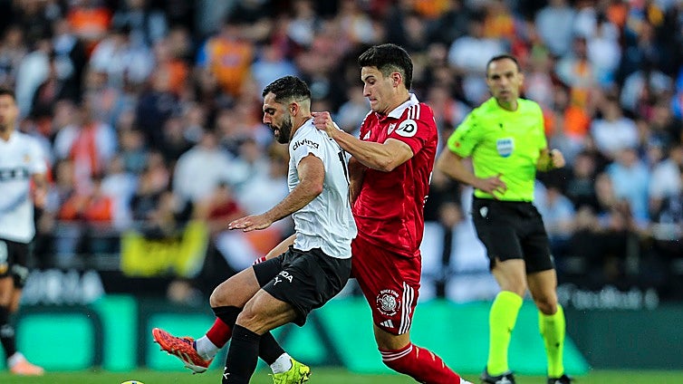 Sevilla FC: Castrín reclama más oportunidades de Almeyda, incluso en el perfil izquierdo de la defensa