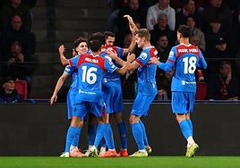 Los jugadores del Atlético celebran uno de sus goles ante el PSV