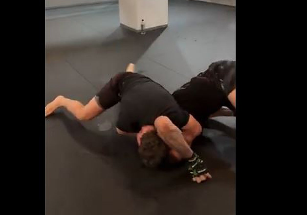 Mark Zuckerberg trata de someter a Alex Pereira