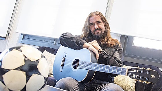 Andrés Suárez: «Garbajosa se sienta en primera fila en mis conciertos y tapa la visión a los de atrás»