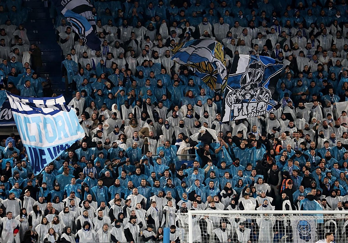 El frío de Mendizorroza y sus ocurrencias no pueden con los blancos:  «Estamos juntos en esto»