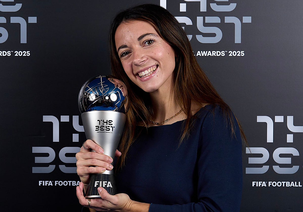 Aitana celebra un gol con la selección