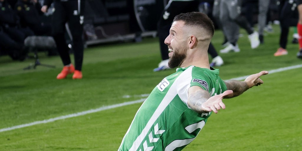 Aitor Ruibal celebra sus 10 años en el Betis: «Se lo ganó todo con tesón, cabezonería y honradez»