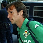 Image - “When you have to look for a footballer with three attackers (Cucho, Bakambu and Chimy Avila), it is because something was not done well there”