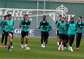Alineaciones oficiales del Real Madrid - Real Betis de LaLiga EA Sports 2025-2026: onces y banquillo de suplentes