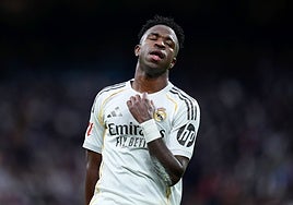 El más pitado, roto emocionalmente y consolado por sus compañeros: Vinicius toca fondo