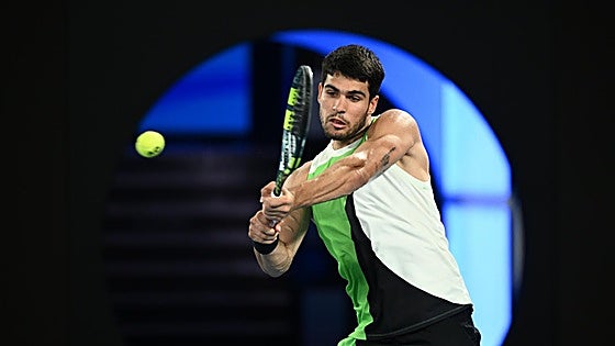 Dónde ver online y en televisión a Alcaraz hoy en el Open de Australia y a qué hora juega contra Zverev