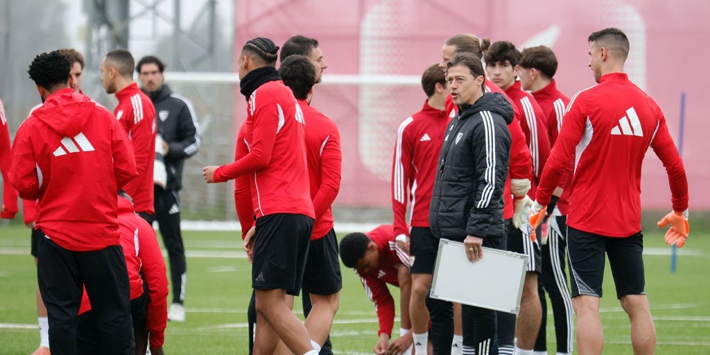 Almeyda sigue preparando en la ciudad deportiva el Sevilla - Alavés