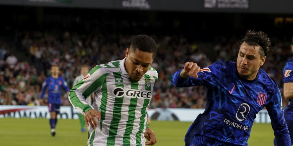 El exverdiblanco Vitor Roque vuelve a rugir