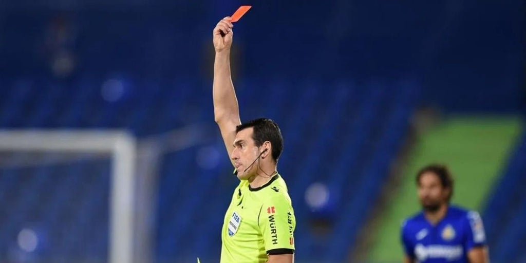 Juan Martínez Munuera, árbitro para el Betis - Rayo Vallecano