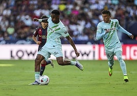 Junior Firpo se queda sin hueco en el Betis