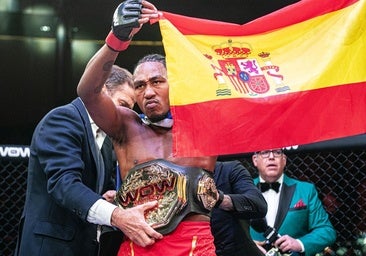 Brian Hooi vuelve a dar la campanada en WOW: noquea a Colombo ante casi 10.000 personas