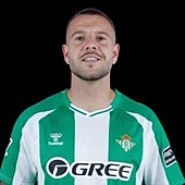 Imagen - Algún centro desde la derecha en compenetración con Antony. Trató de cerrar su lateral.