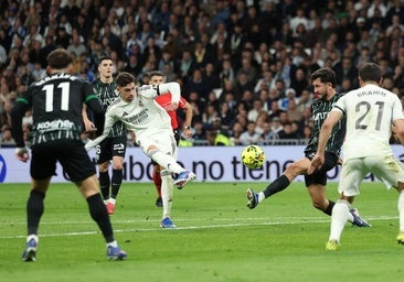 El Madrid sigue de fiesta y presiona al Barça