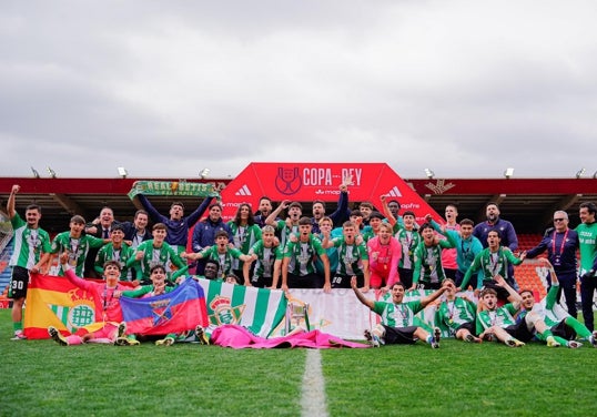 Los jugadores del Betis, en el Anxo Carro de Lugo