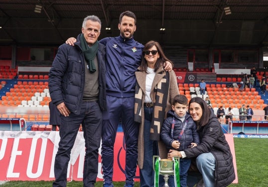 Javi Barrero y su familia, en el Anxo Carro de Lugo