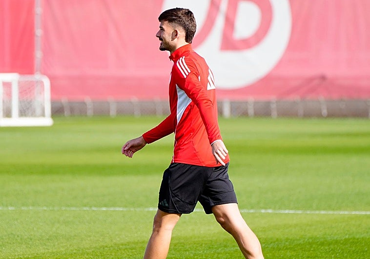 Kike Salas, en la ciudad deportiva del Sevilla.