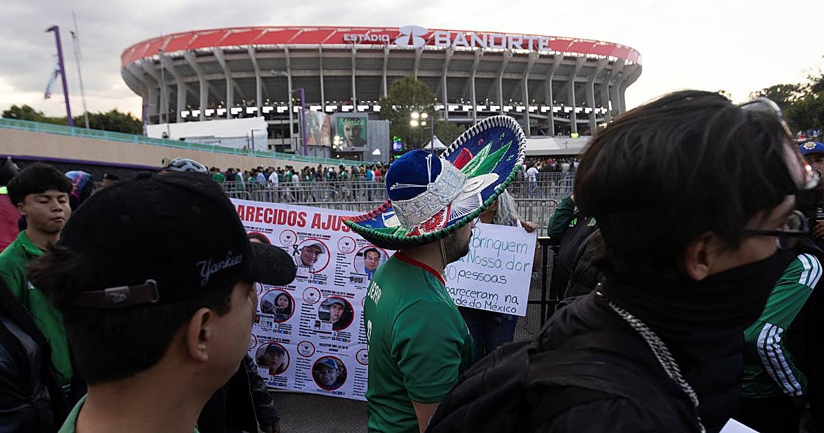 Muere un aficionado al caer de las gradas en el regreso del fútbol al Estadio Azteca