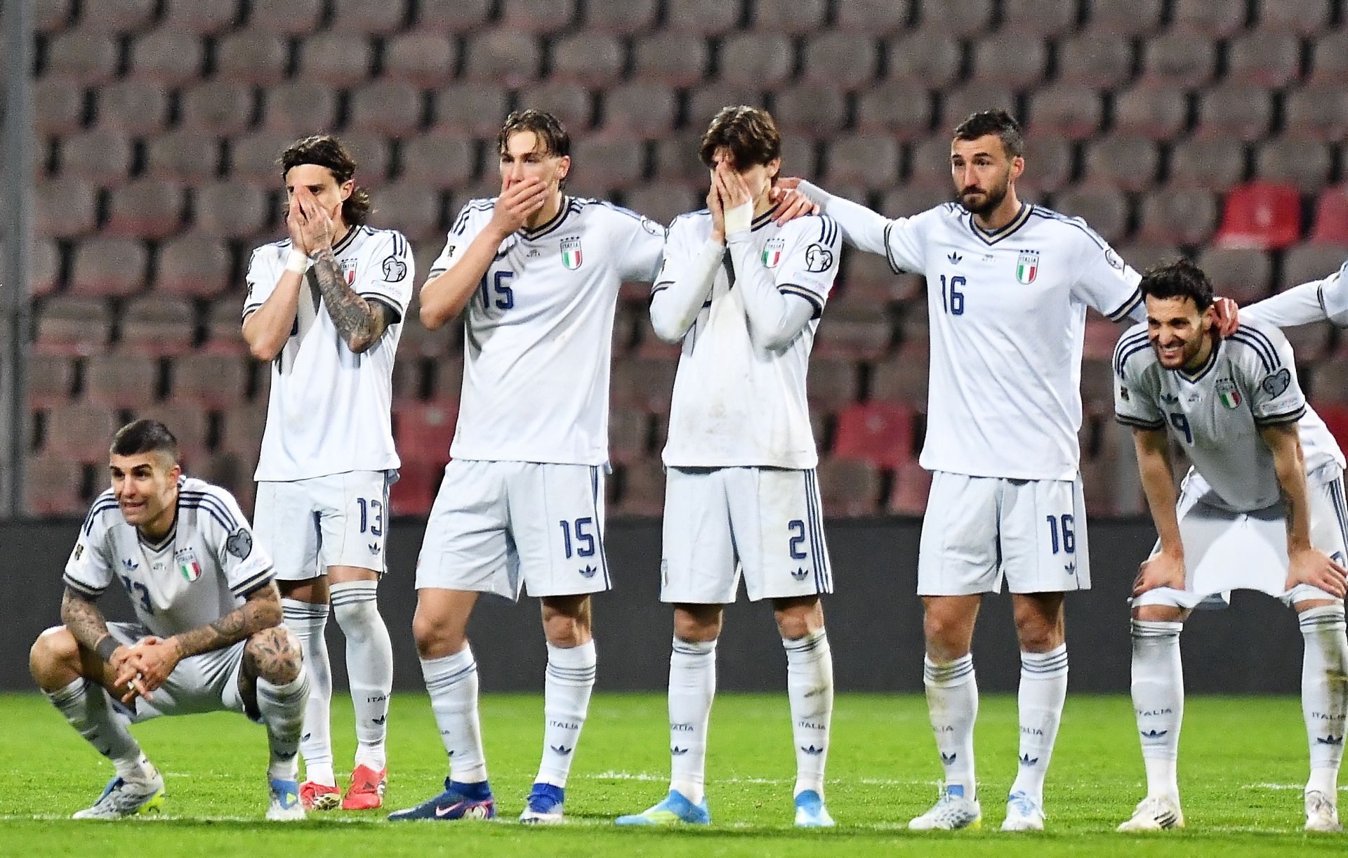 Italia exige la refundación de su fútbol