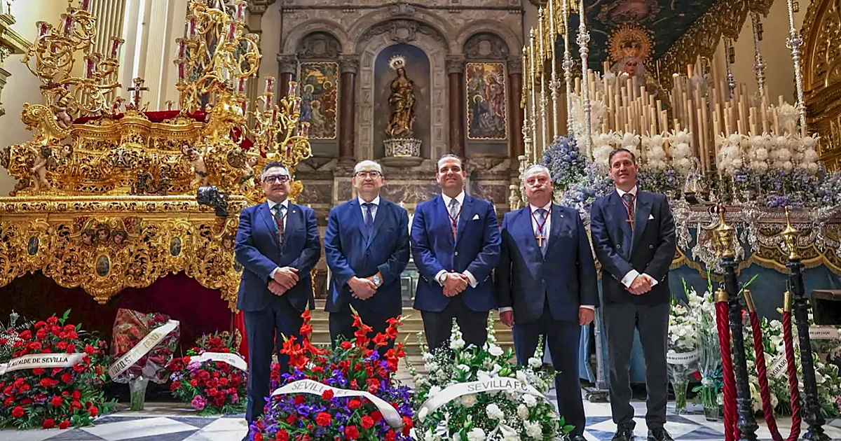 El Sevilla FC presenta sus respetos a la Hermandad de la Sed