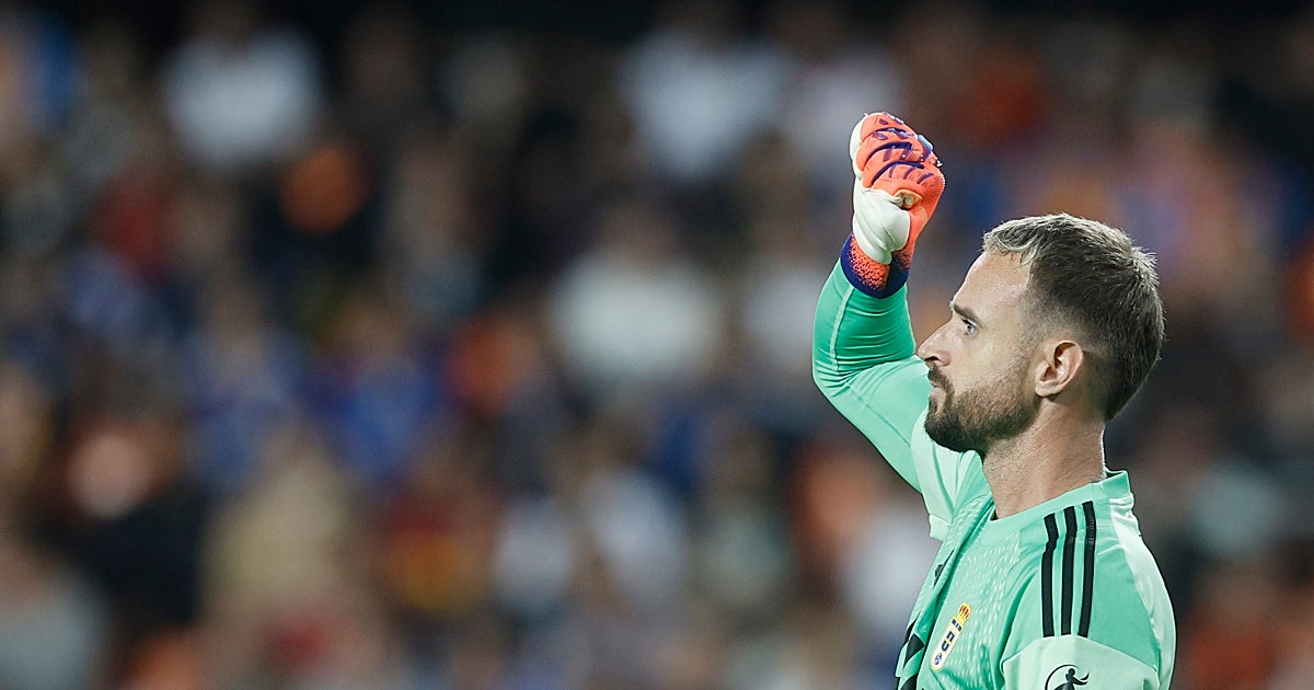 Aarón Escandell: «Será un Sevilla distinto al de la primera vuelta, con un 4-4-2 y sin complicarse atrás»