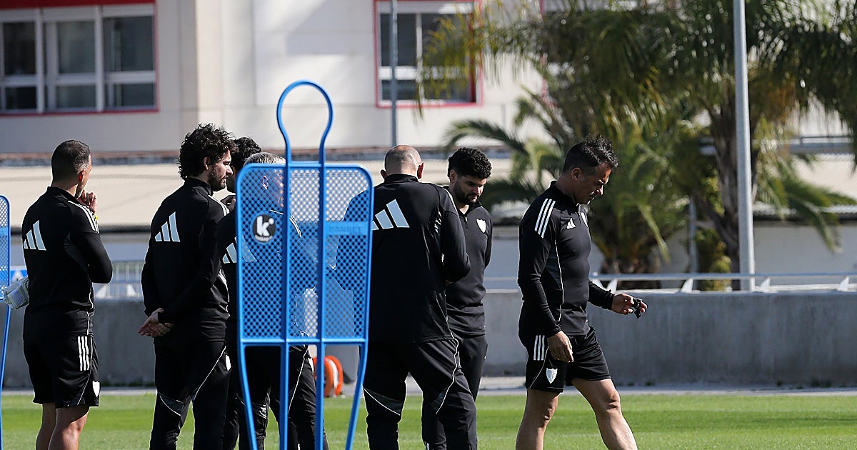 Luis García Plaza también está pendiente de la venta del Sevilla FC