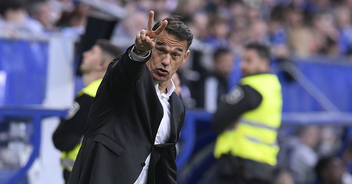 La queja de García Plaza por el arbitraje en el Real Oviedo - Sevilla FC: «A Sow lo he tenido que quitar porque le han pegado un pisotón de roja»