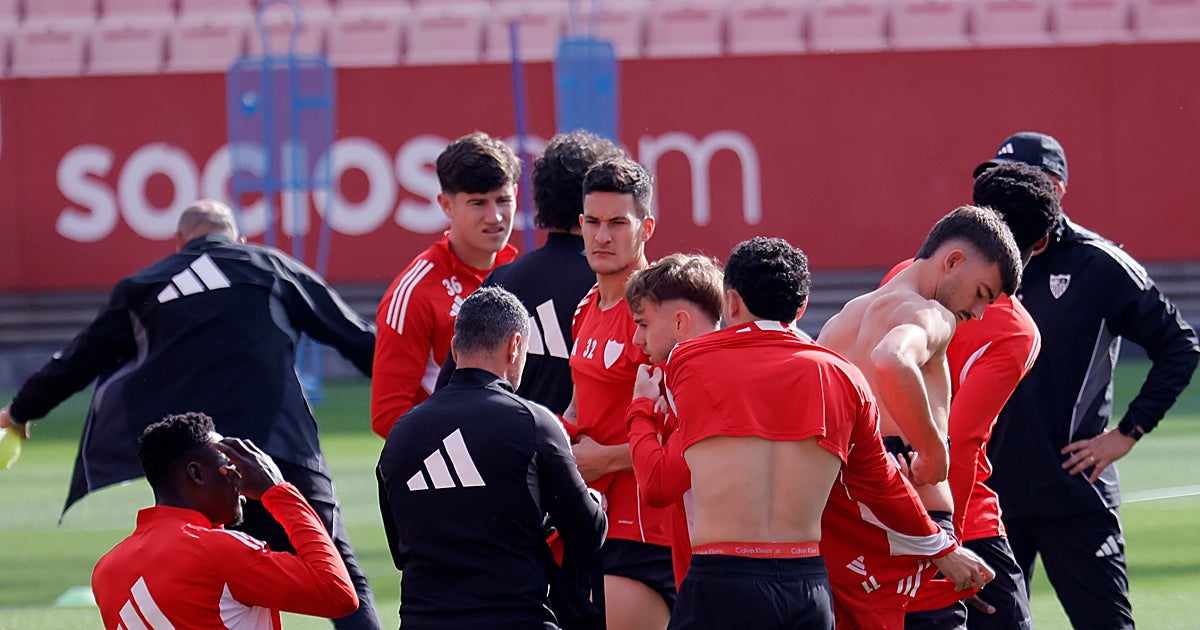 La convocatoria de Luis García Plaza para el Sevilla - Atlético de Madrid desvela qué lesión tiene Azpilicueta