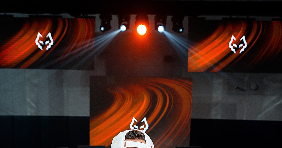 Así es la pala de Juan Lebrón: una de las más agresivas del mercado