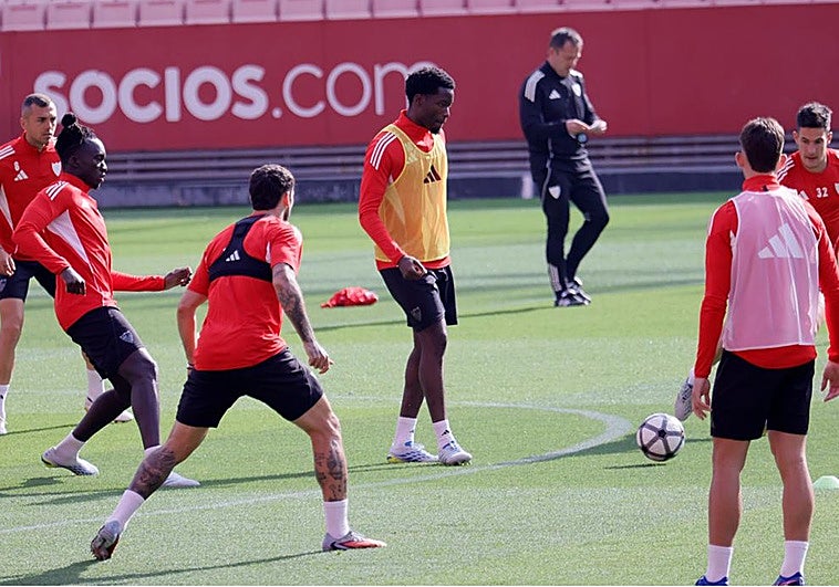 Alineaciones probables del Sevilla - Atlético de Madrid de LaLiga EA Sports 2025-2026: onces y banquillo de suplentes