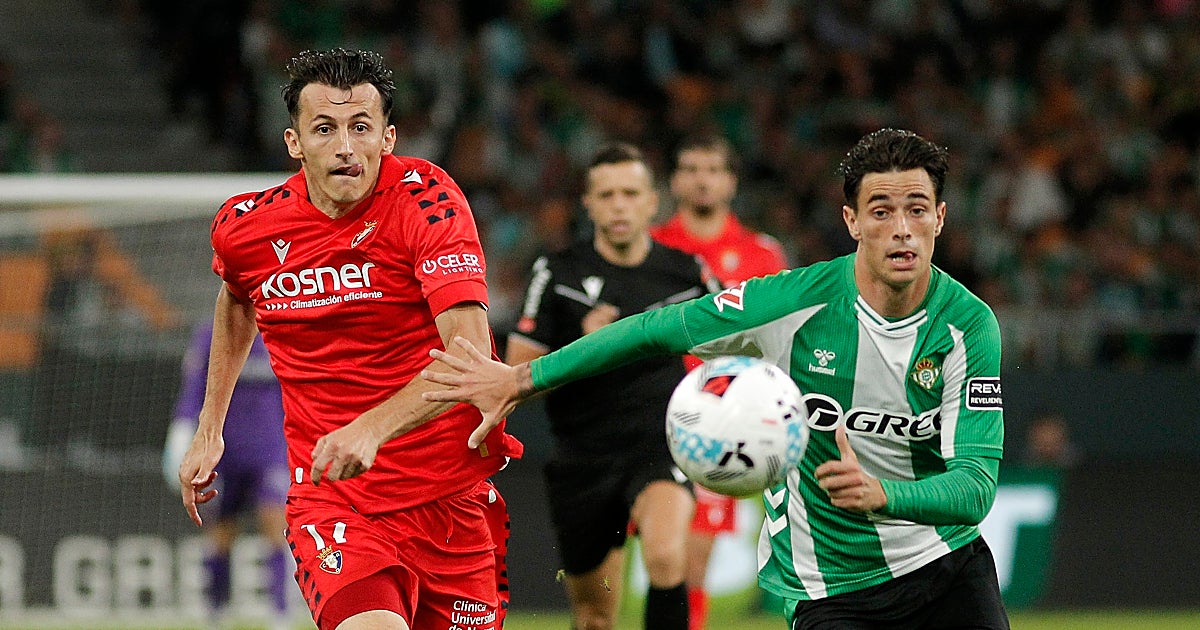 Dónde ver Osasuna - Betis: canal de TV y streaming online del partido de LaLiga EA Sports 2025-2026