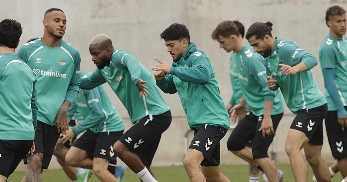 Pasillito a Bakambu en la sesión previa al Osasuna - Betis sin Junior ni Ortiz