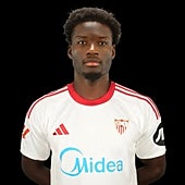 Imagen - De menos a más. Recuperación y buen pase para Isaac en el segundo tiempo en una jugada que terminó en el poste