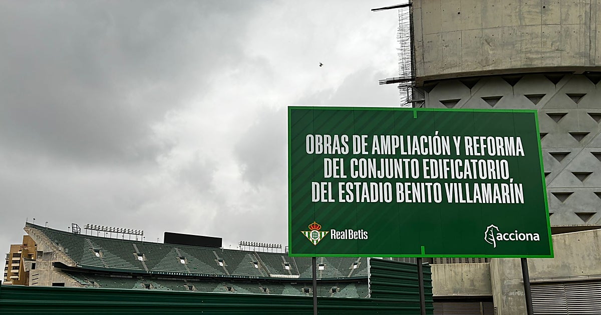 El cartel del Betis que anuncia el inicio de las obras en el estadio Benito Villamarín