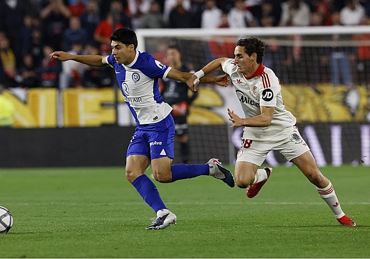Obed Vargas y Manu Bueno, en el Sevilla-Atlético de Madrid de este sábado