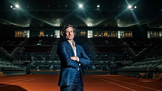Feliciano López, en la pista central de la Caja Mágica, posa para ABC durante la entrevista.