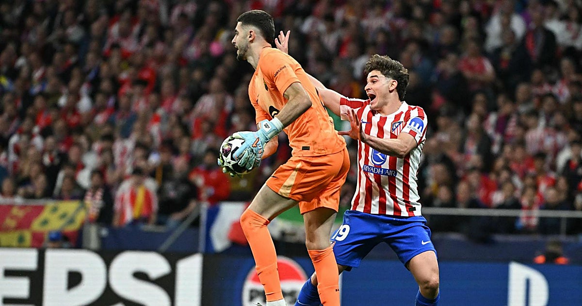 El árbitro favoreció al Barça