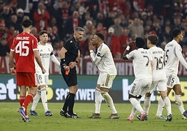 El Bayern echa al Madrid con una polémica roja y un gol en el 88