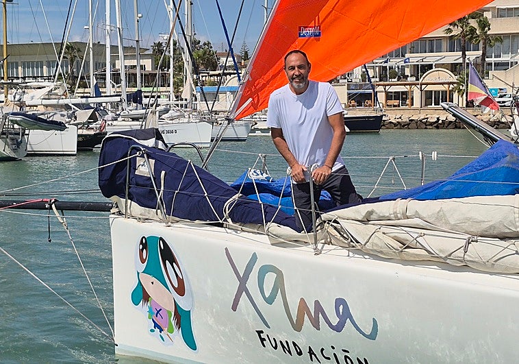 Juan Merediz en la proa del Fundación Xana