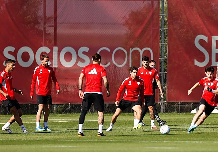 Alexis y Joan Jordán vuelven con el grupo en el regreso a los entrenamientos del Sevilla FC